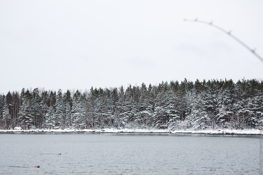 зимняя рыбалка в Финляндии море катер залив