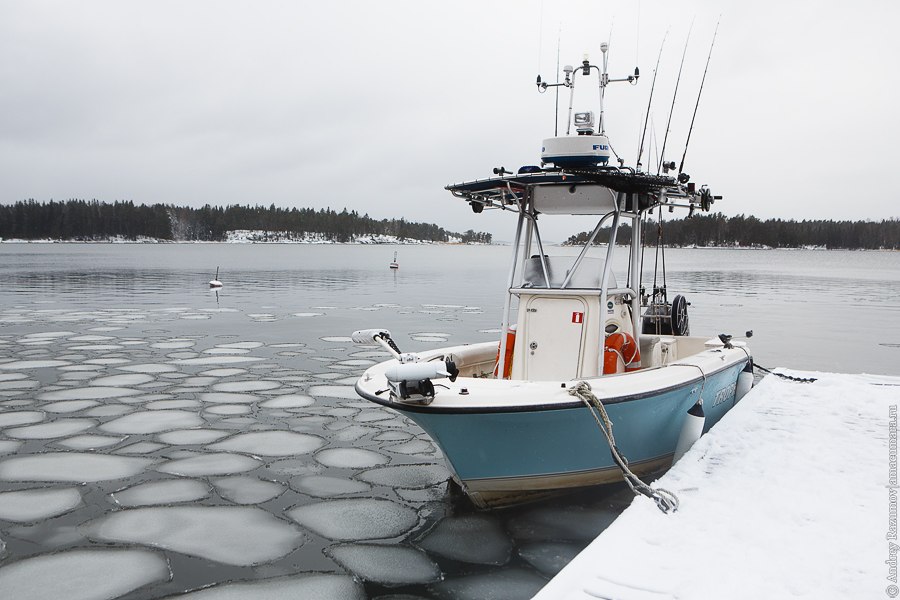 зимняя рыбалка в Финляндии море катер залив